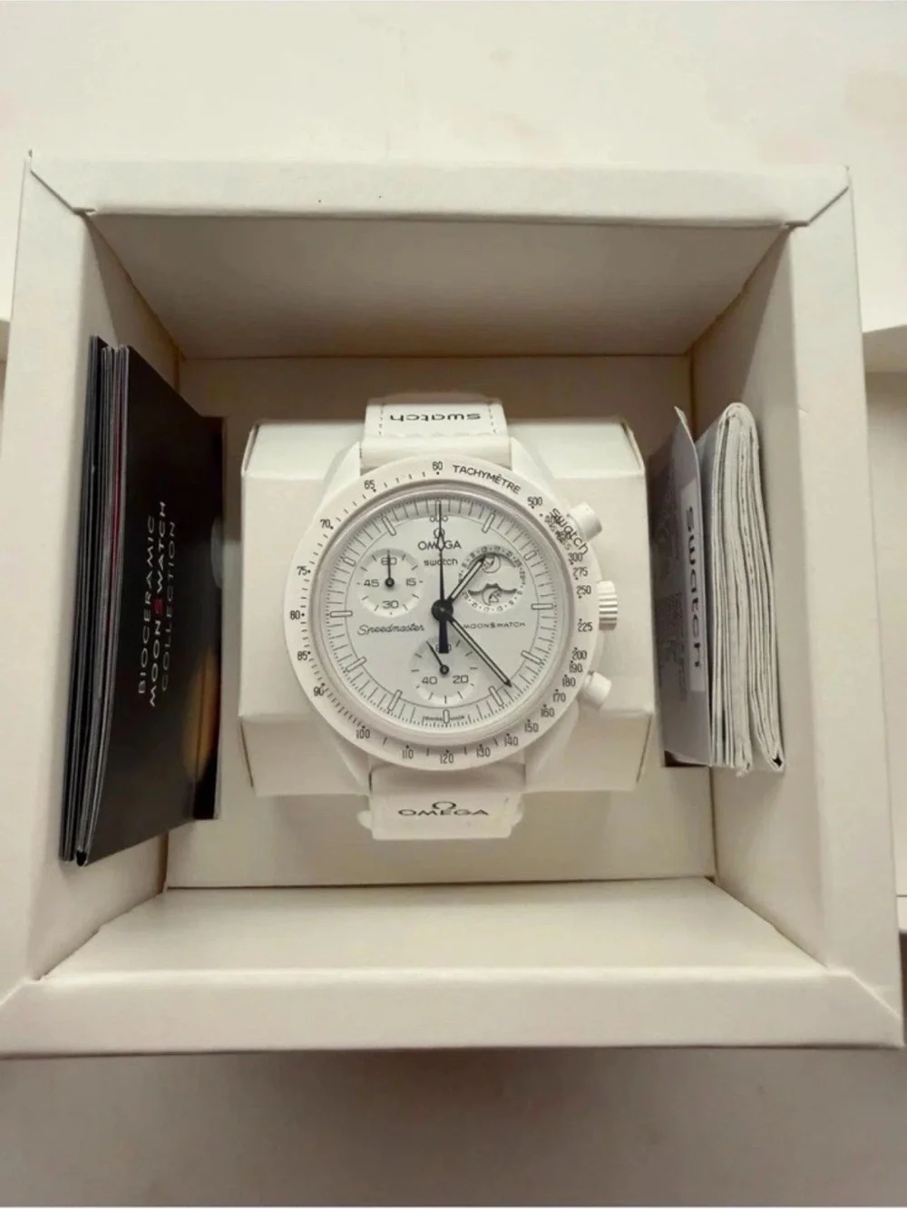 Snoopy x OMEGA x Swatch | MoonSwatch Mission To The Moonphase 